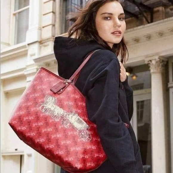 NWT COACH Red Lanyard Card Case Set with Horse & Carriage Print - Picture 12 of 16